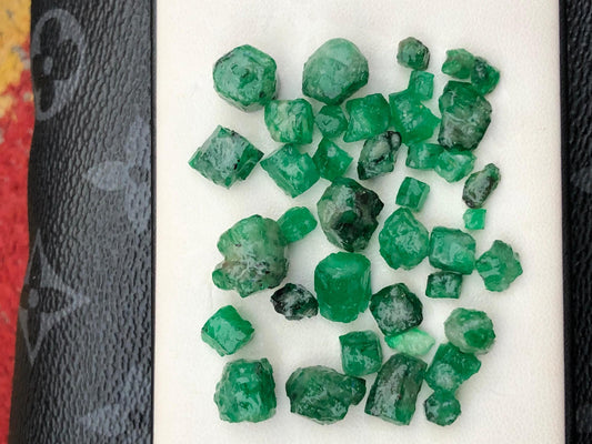 Natural Emerald Rough Lot Swat Emerald Crystals Raw Green Gemstone Parcel for Jewelry Collectors